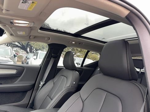 New 2026 Volvo XC40 B4 Core image 12