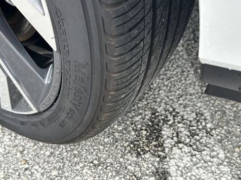 Certified 2025 Hyundai Elantra Sport image 12