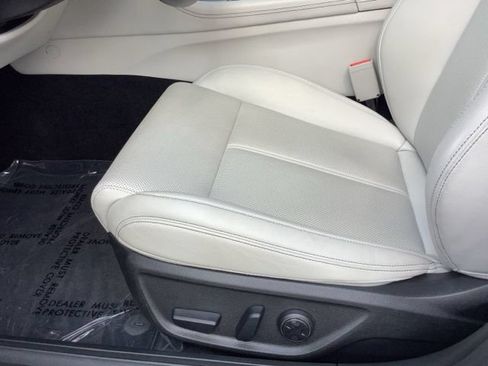 Used 2025 Genesis G70 2.5T AWD/4WD image 16