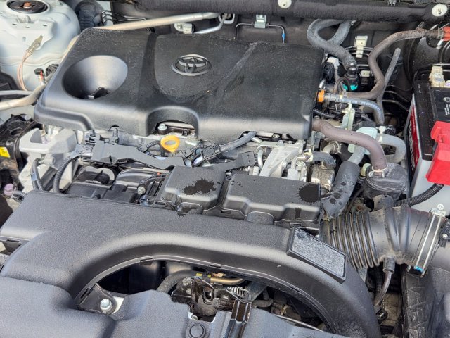 Used 2021 Toyota RAV4 LE FWD image 10