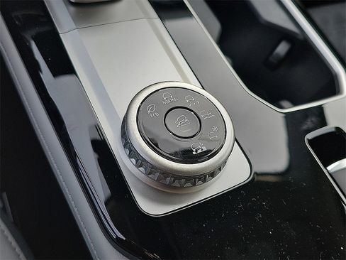 New 2026 Mitsubishi Outlander SE image 18