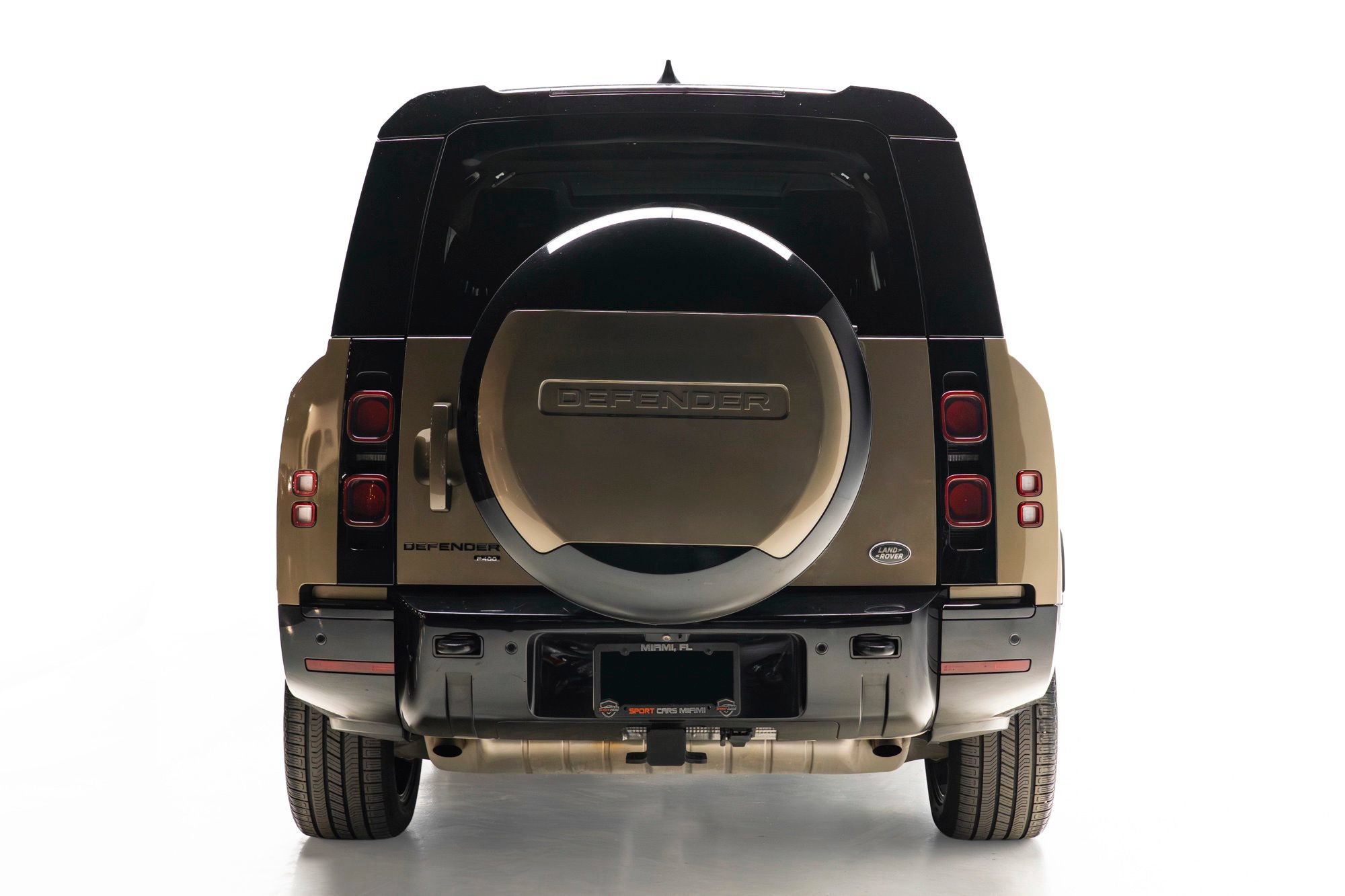 Used 2023 Land Rover Defender 130 X-Dynamic SE AWD/4WD image 9