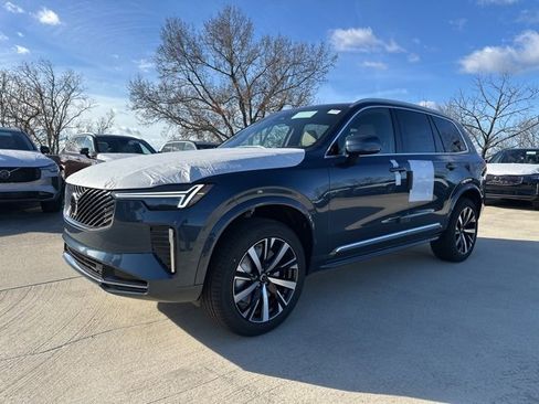 New 2026 Volvo XC90 B5 Core image 3