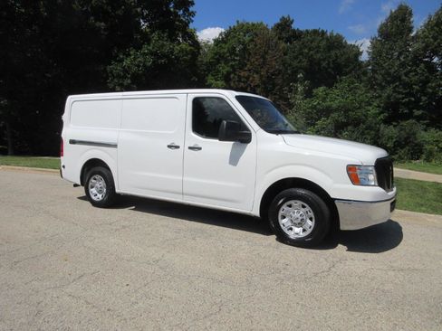 Used 2020 Nissan NV 2500 SV RWD image 2