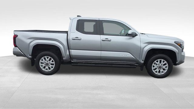 Used 2024 Toyota Tacoma SR5 AWD/4WD image 4