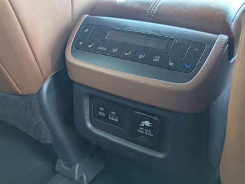 Used 2022 Nissan Pathfinder Platinum w/ Cargo Package AWD/4WD image 18