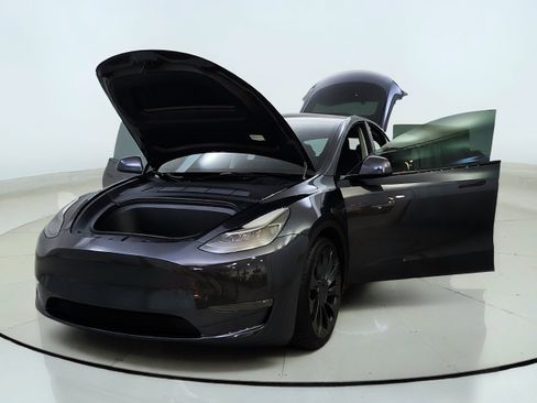 Used 2024 Tesla Model Y Performance AWD/4WD image 10