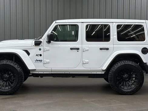 Used 2025 Jeep Wrangler Unlimited Sahara w/ Safety Group image 2