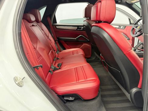 Used 2022 Porsche Cayenne Platinum Edition w/ Premium Package Plus image 9