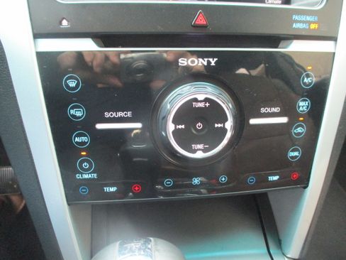 Used 2014 Ford Explorer Limited w/ Equipment Group 301A FWD image 15
