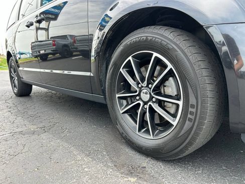 Used 2018 Dodge Grand Caravan GT FWD image 11