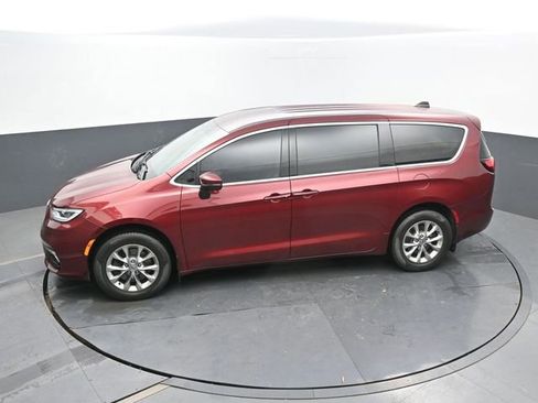 Used 2023 Chrysler Pacifica Touring-L AWD/4WD image 43