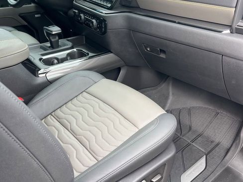 Used 2025 Chevrolet Silverado 1500 ZR2 image 25