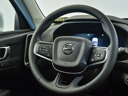 Used 2025 Volvo XC40 B5 Core w/ Protection Package Premier AWD/4WD image 3