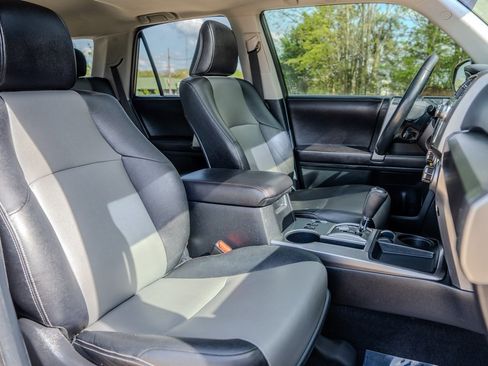 Used 2016 Toyota 4Runner SR5 Premium image 32