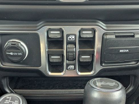 Used 2022 Jeep Wrangler Unlimited Sahara image 27