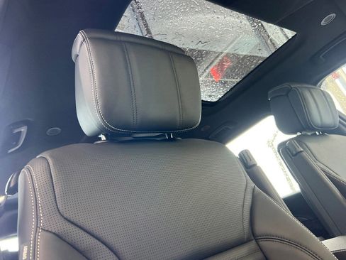 New 2026 Land Rover Discovery Limited Edition AWD/4WD image 27