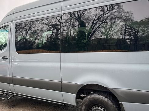 Used 2024 Mercedes-Benz Sprinter 2500 image 7