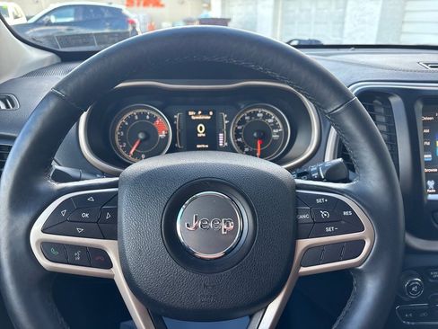 Used 2017 Jeep Cherokee Latitude w/ Comfort/Convenience Group image 24