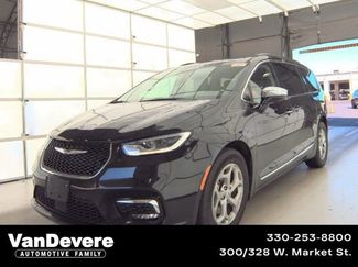 Used 2023 Chrysler Pacifica Limited video 1