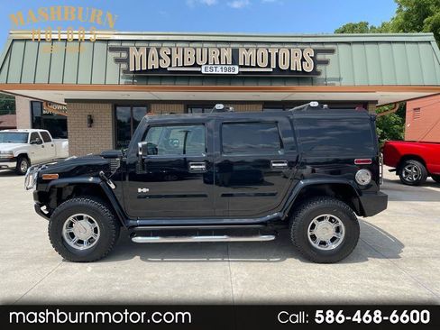 Used 2005 HUMMER H2 w/ Preferred Equipment Group AWD/4WD image 1