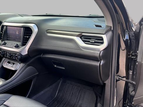 Used 2023 GMC Acadia SLT w/ Technology Package FWD image 19