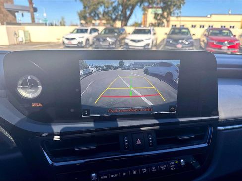 Used 2025 Lexus ES 300h w/ Premium Package FWD image 22