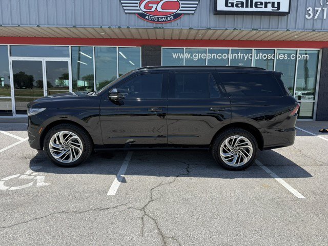 Used 2025 Lincoln Navigator Reserve AWD/4WD image 5