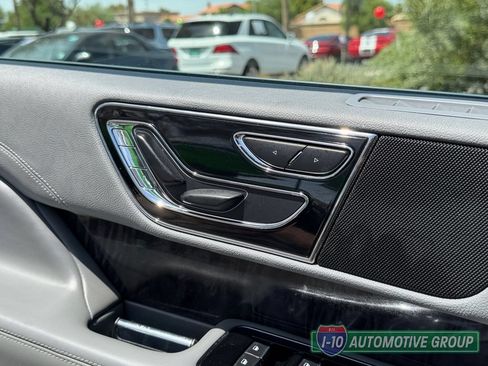 Used 2019 Lincoln Navigator Select RWD image 16