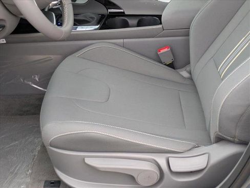 New 2025 Hyundai Elantra SEL image 4
