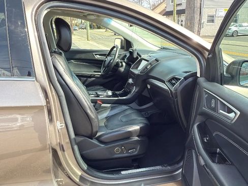 Used 2019 Ford Edge Titanium w/ Equipment Group 301A image 23
