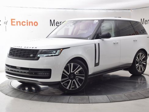Used 2023 Land Rover Range Rover SE image 2
