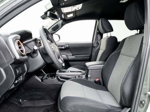 Used 2021 Toyota Tacoma TRD Sport image 7