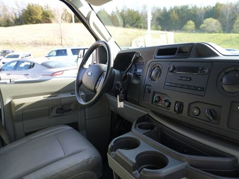 Used 2014 Ford E-250 and Econoline 250 RWD image 23