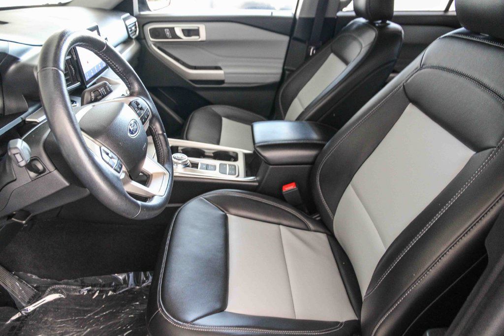 Certified 2023 Ford Explorer XLT w/ Equipment Group 202A RWD image 19