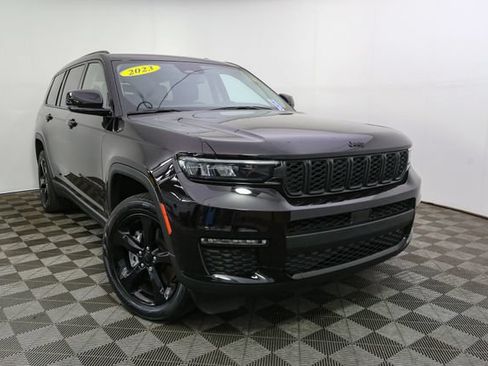 Used 2023 Jeep Grand Cherokee L Limited w/ Black Appearance Package AWD/4WD image 3