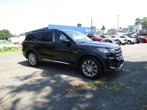 Used 2025 Ford Explorer Active w/ Active Comfort Package AWD/4WD image 9