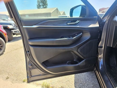 New 2026 Jeep Grand Cherokee Altitude RWD image 18