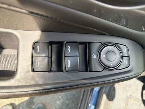 Used 2023 Chevrolet Traverse LT FWD image 21