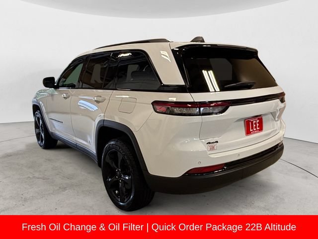 Used 2023 Jeep Grand Cherokee Altitude AWD/4WD image 3