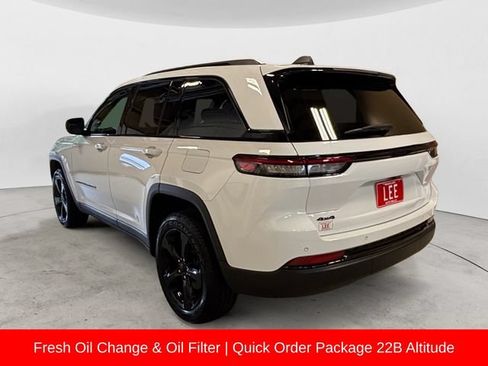 Used 2023 Jeep Grand Cherokee Altitude AWD/4WD image 3