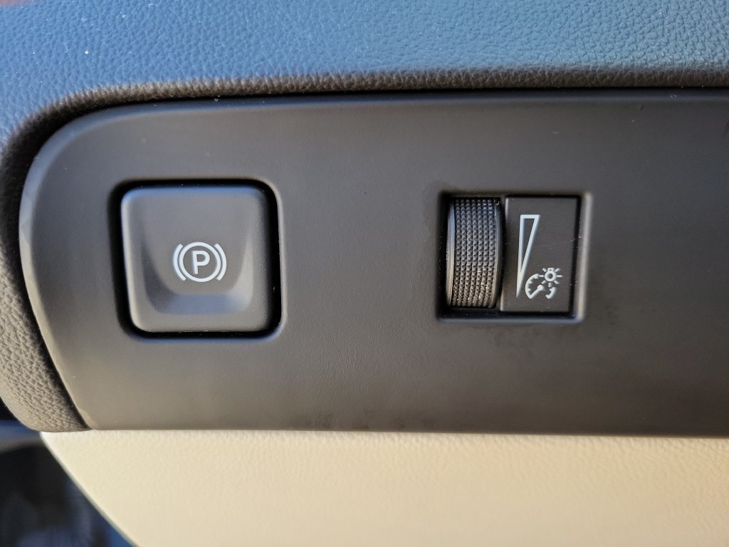 Used 2023 Buick Enclave Essence FWD image 22
