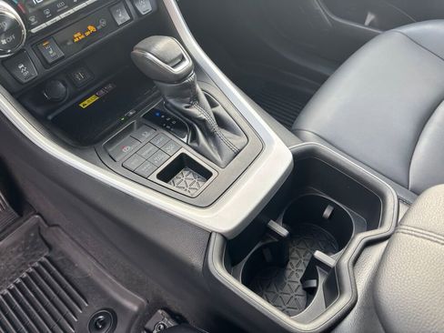 Used 2023 Toyota RAV4 XLE Premium image 15