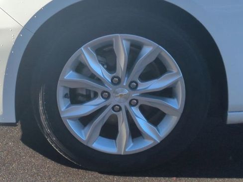 Used 2024 Chevrolet Malibu LT image 19