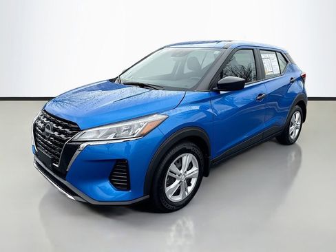 Used 2024 Nissan Kicks S image 3