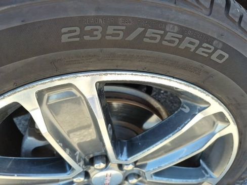 Used 2019 GMC Acadia Denali w/ Technology Package AWD/4WD image 4