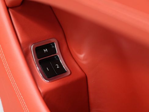 Used 2022 Bentley Bentayga AWD/4WD image 98