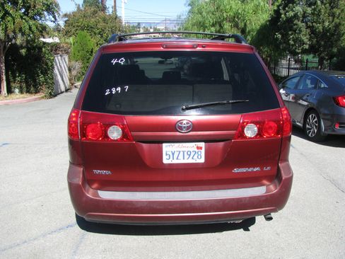 Used 2007 Toyota Sienna CE image 5