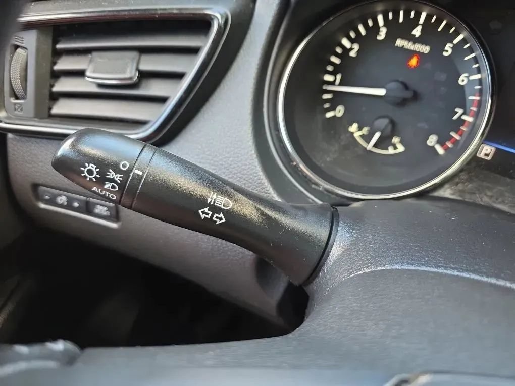 Used 2020 Nissan Rogue SV FWD image 21