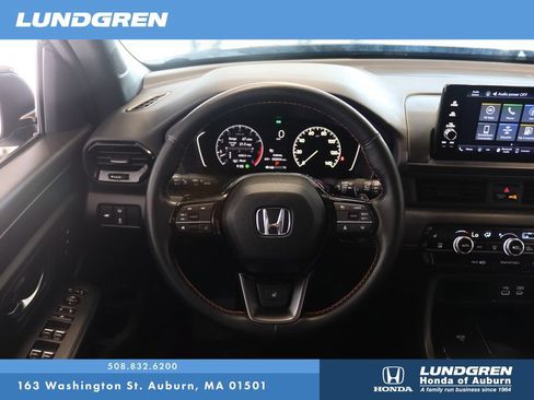 Used 2025 Honda Pilot TrailSport image 20